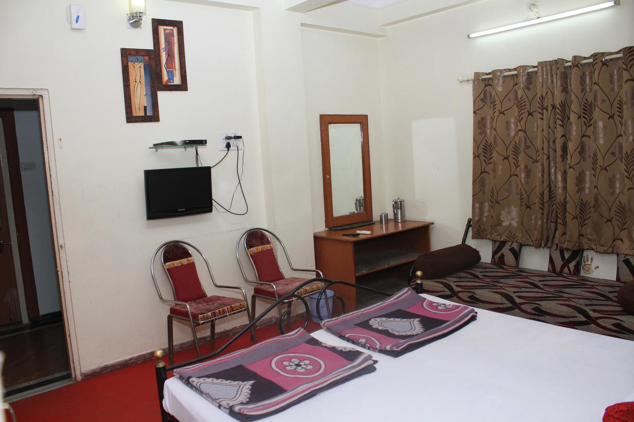 Hotel Bhagwat Palace Lātūr Εξωτερικό φωτογραφία